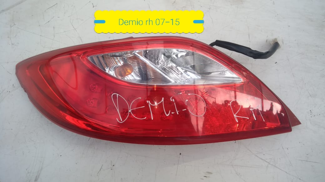 FARO POSTERIOR DERECHO MAZDA DEMIO 2007 AL 2015